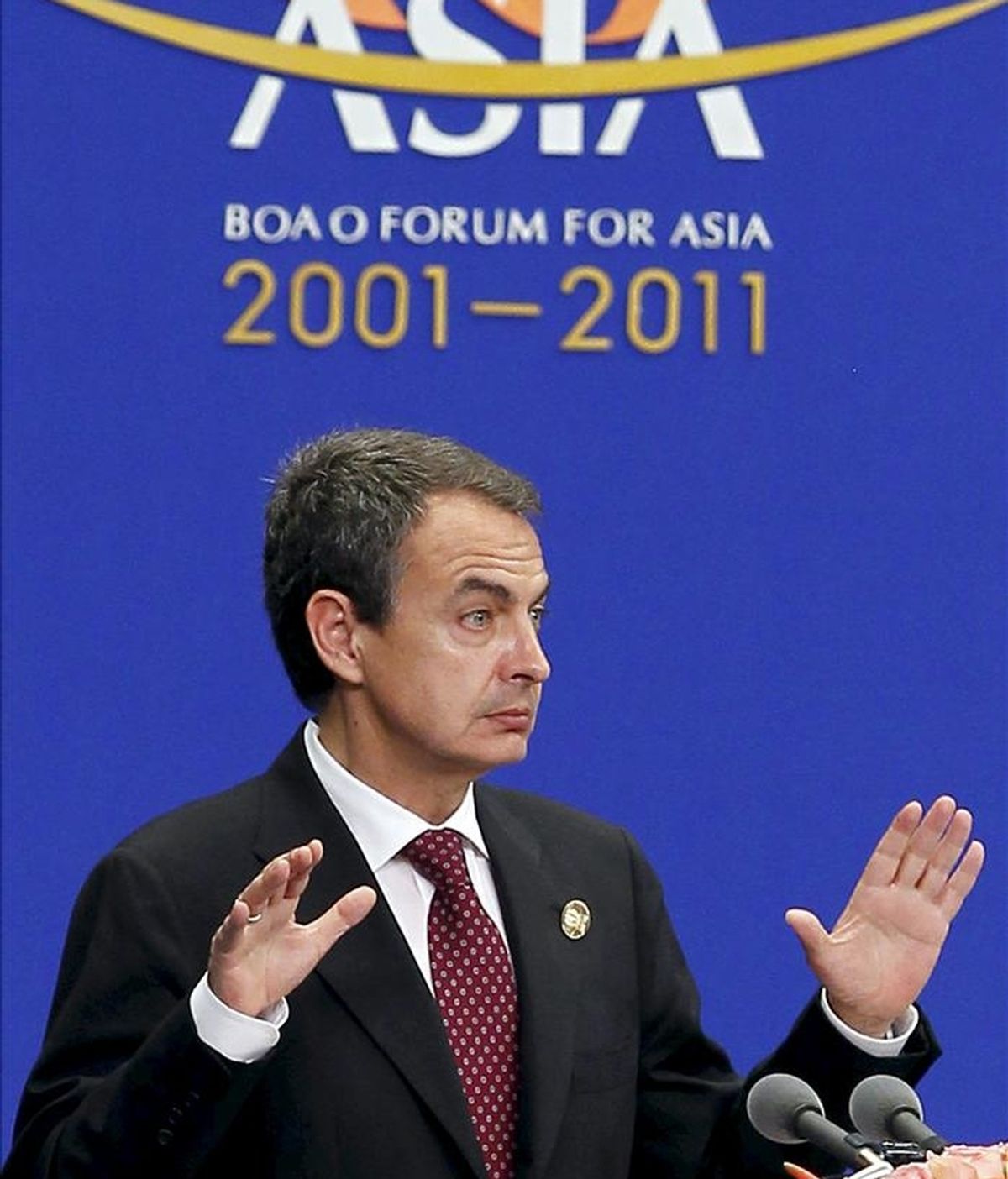 El presidente del Gobierno español, José Luis Rodríguez Zapatero, durante su discurso en la inauguración hoy del Foro de Boao, considerado el Davos asiático, que se celebra en la turística isla de Hainan (China) y en el que Zapatero es el único líder europeo invitado. EFE