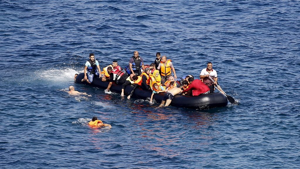 Desaparecen 26 inmigrantes en un naufragio cerca de la isla griega de Lesbos