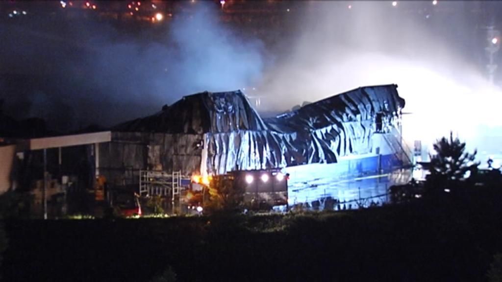 Sofocado el incendio que ha quemado una fábrica conservera en Pontevedra