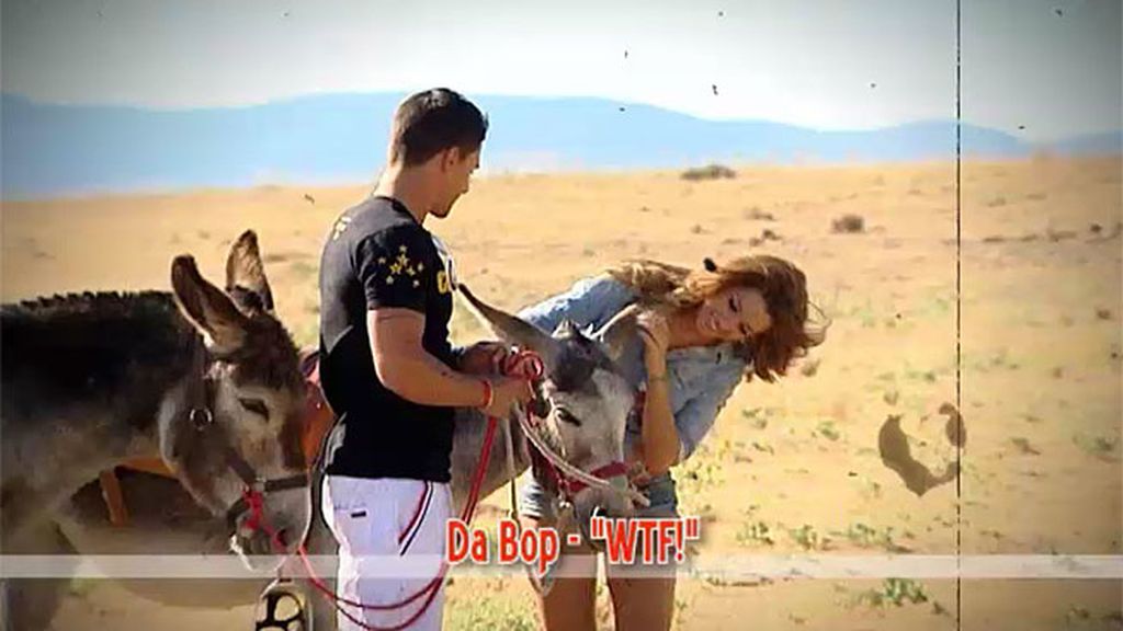 Paseo en burro, carcajadas y piropos