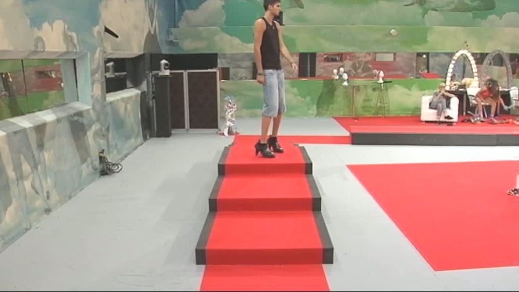 Álvaro, 'fashionista' del desfile, ler valora