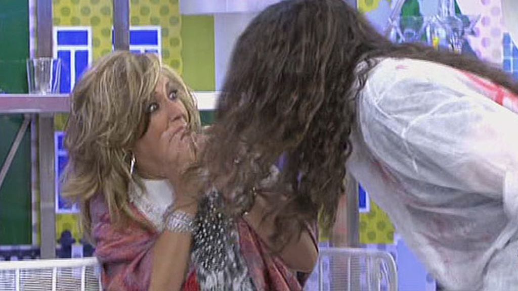 Alberto ha convertido su afición por el mundo zombie en una profesión