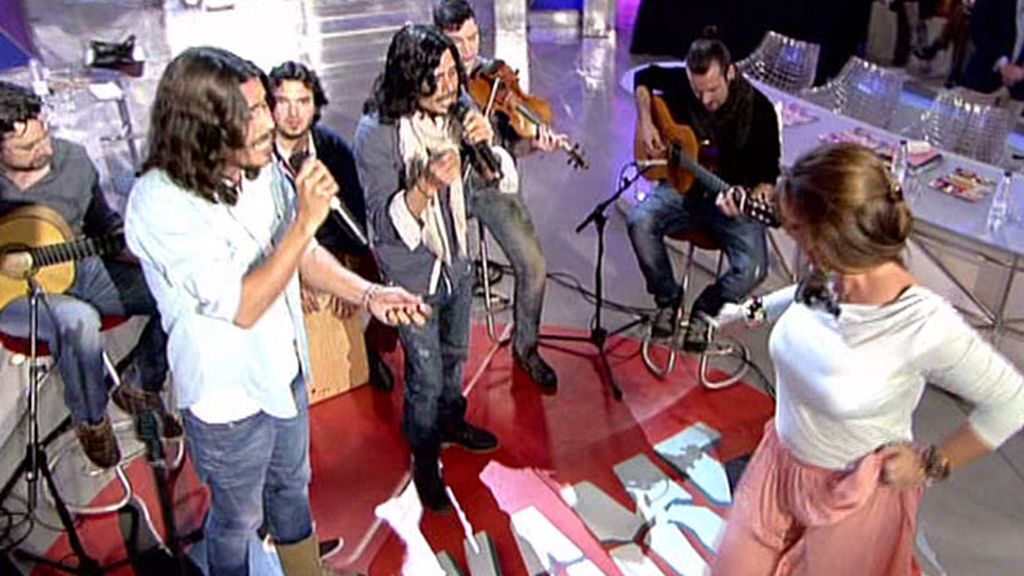 Raquel Bollo baila con Macarines