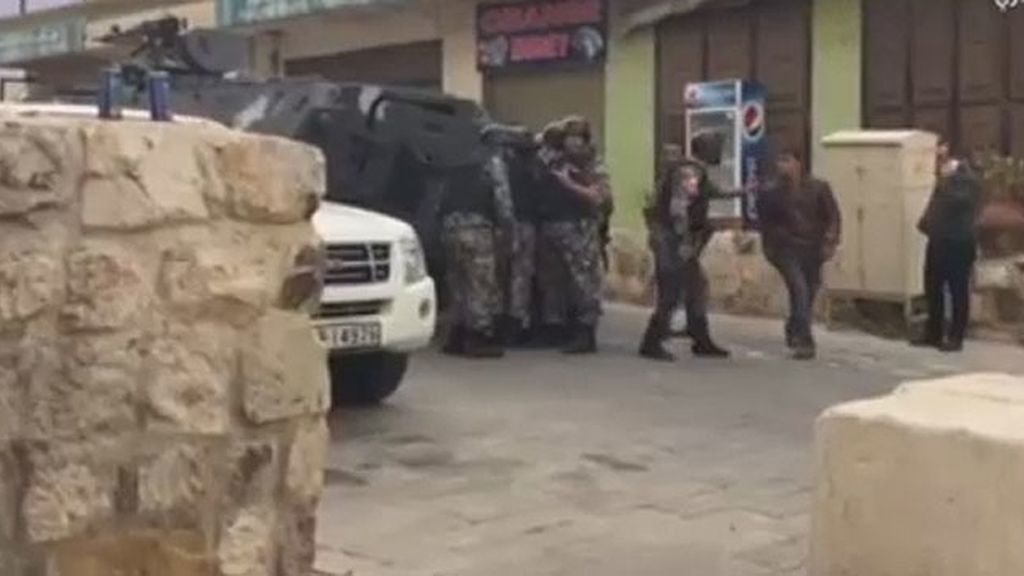 Un grupo de terroristas se atrinchera tras matar a 9 personas en Karak, en Jordania