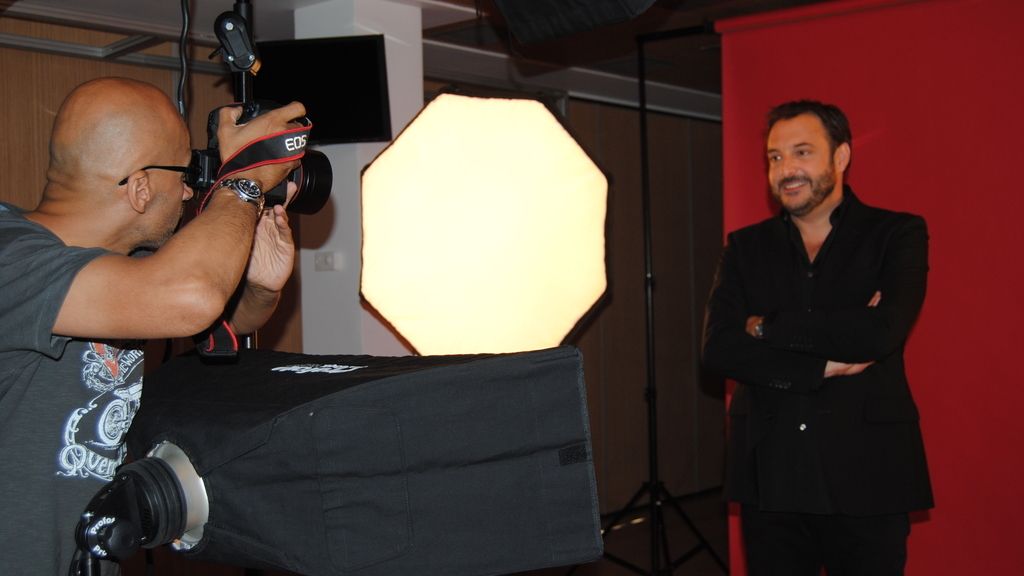 Roberto Vilar en la sesión de fotos