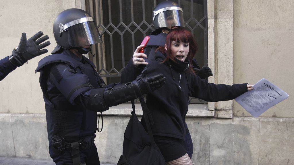 Disturbios entre policía y estudiantes en Valencia