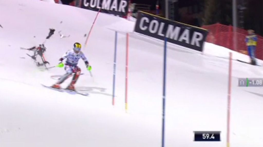 Un dron casi aplasta a un esquiador en la copa del mundo de slalom