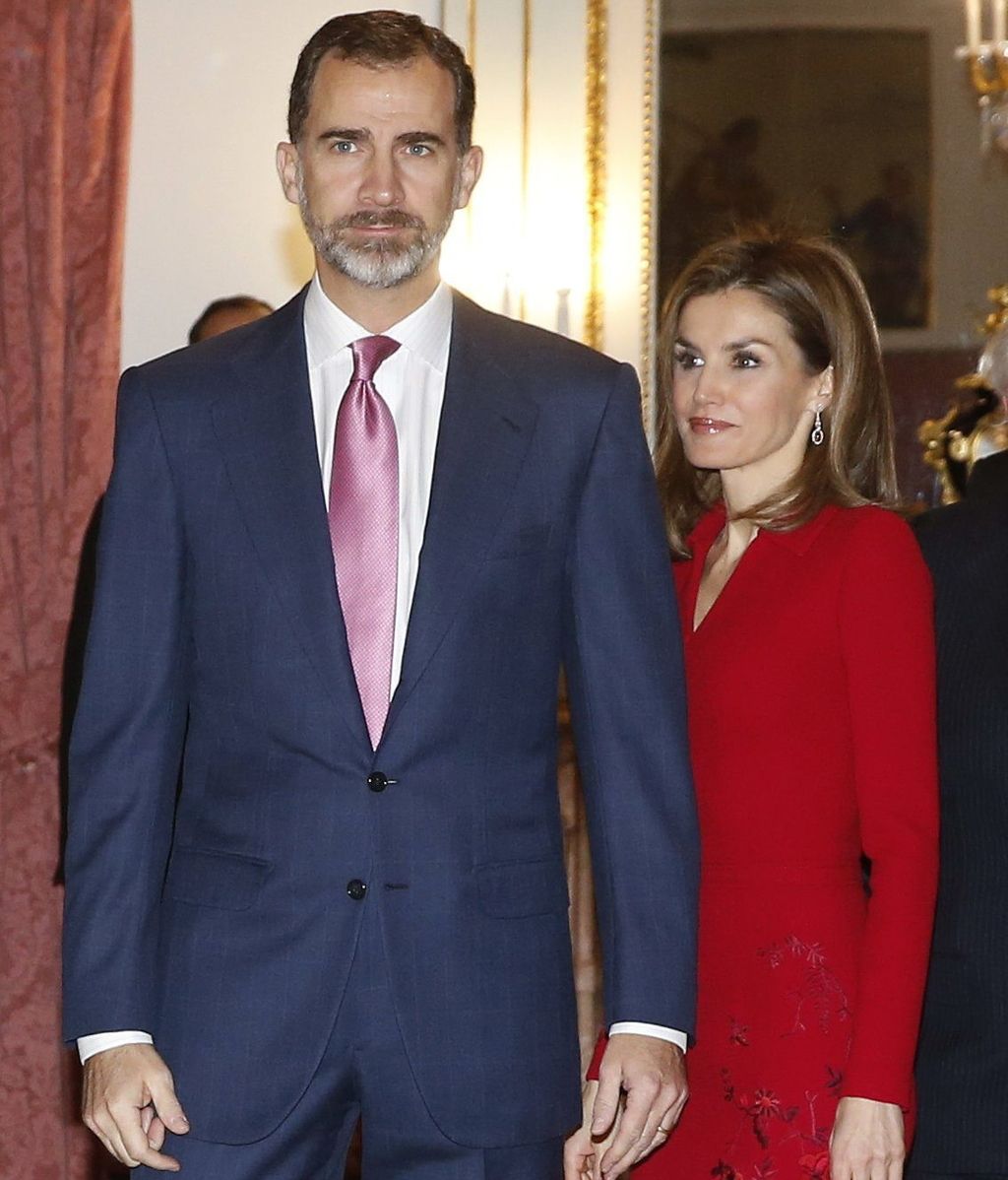 Felipe VI se baja el sueldo un 20%