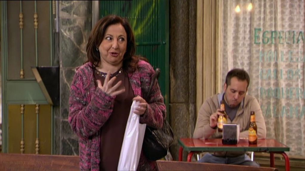 Aída abraza de nuevo a su familia