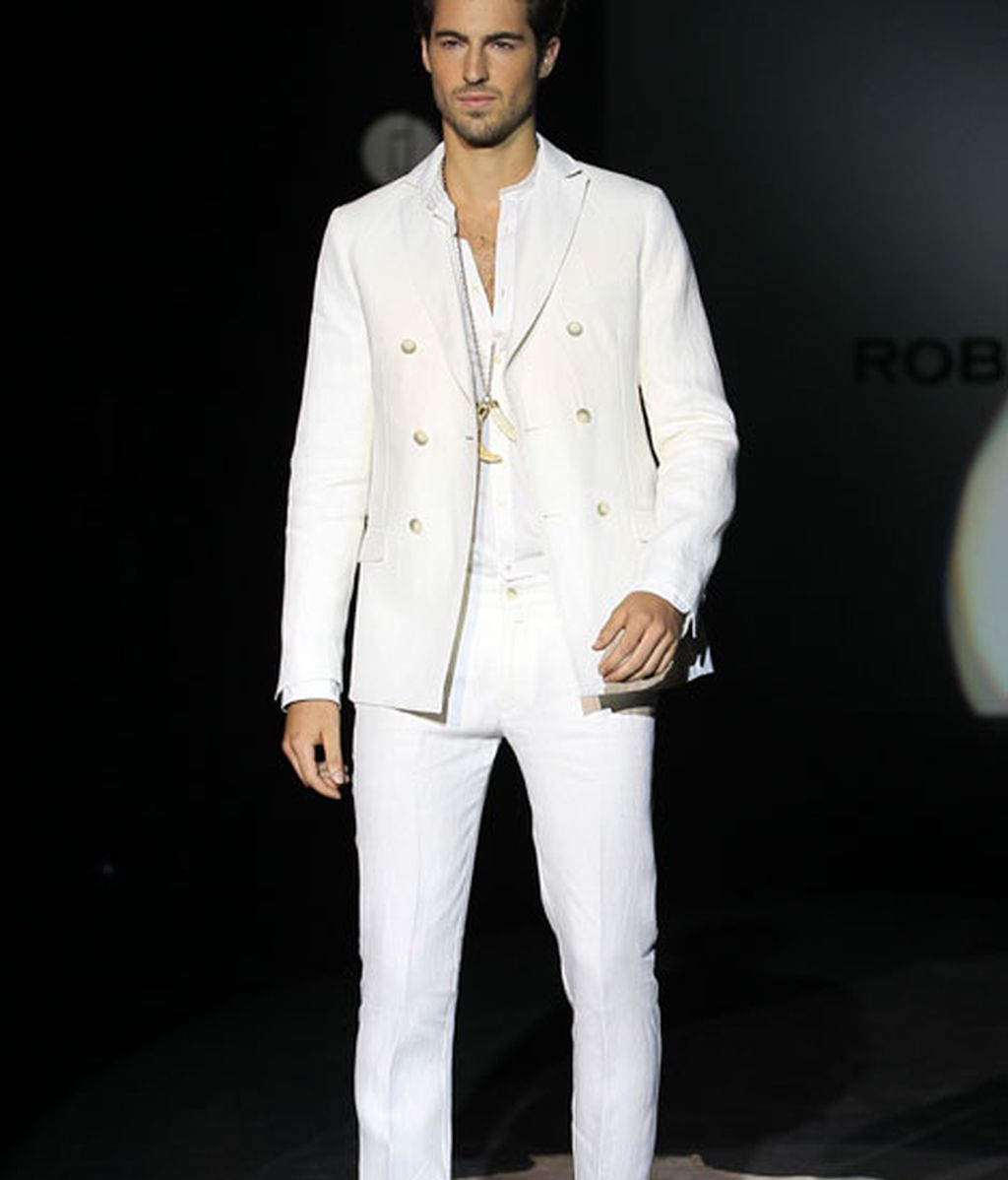 Kortajarena pone el broche a la sensualidad tribal de Roberto Verino
