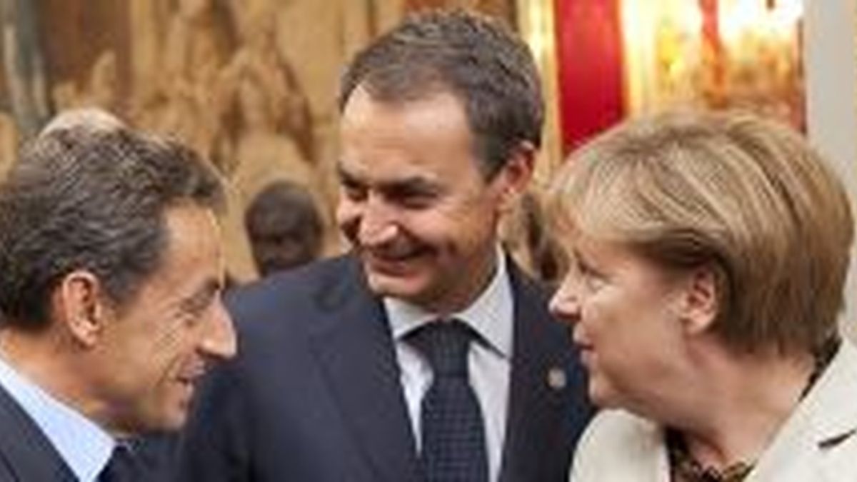 Zapatero, con los 'amigos de Libia'. Foto: Reuters.