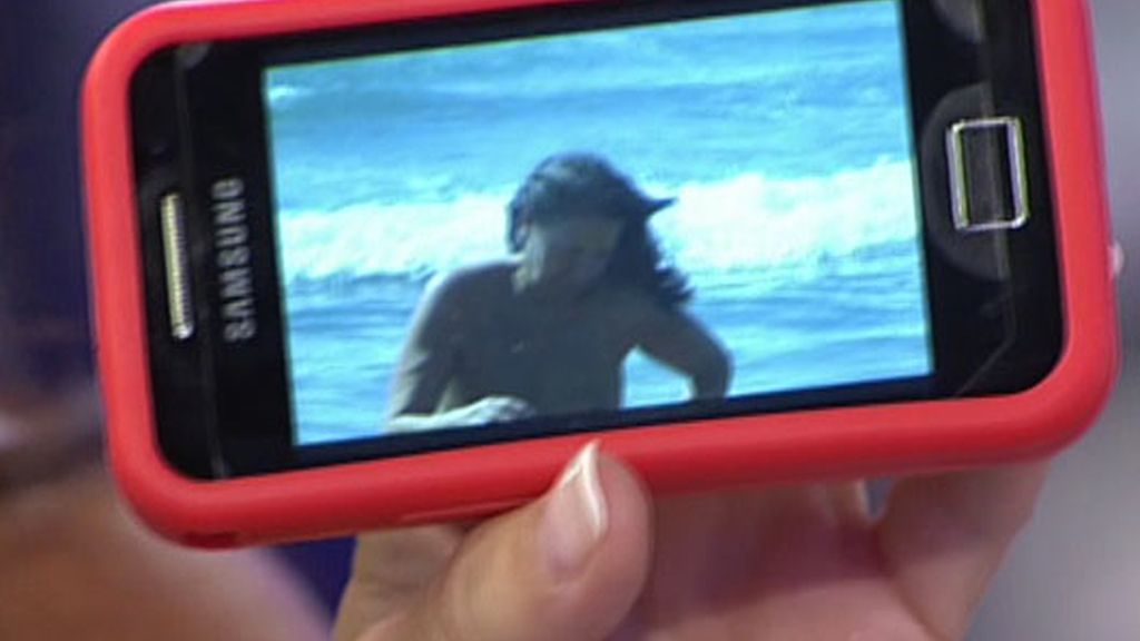 La madre de Aída, pillada en top-less