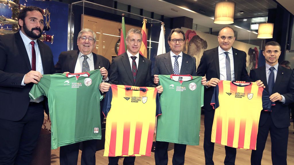 Cordial encuentro entre Artur Mas e Íñigo Urkullu con motivo del Cataluña-Euskadi