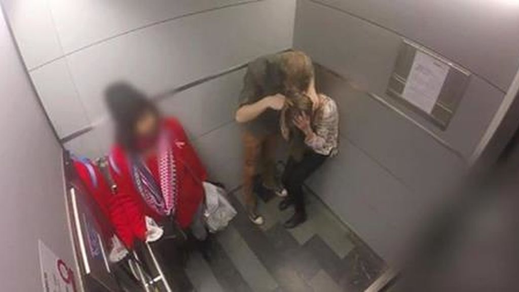 ¿Qué harías si presencias una agresión a una mujer en un ascensor?