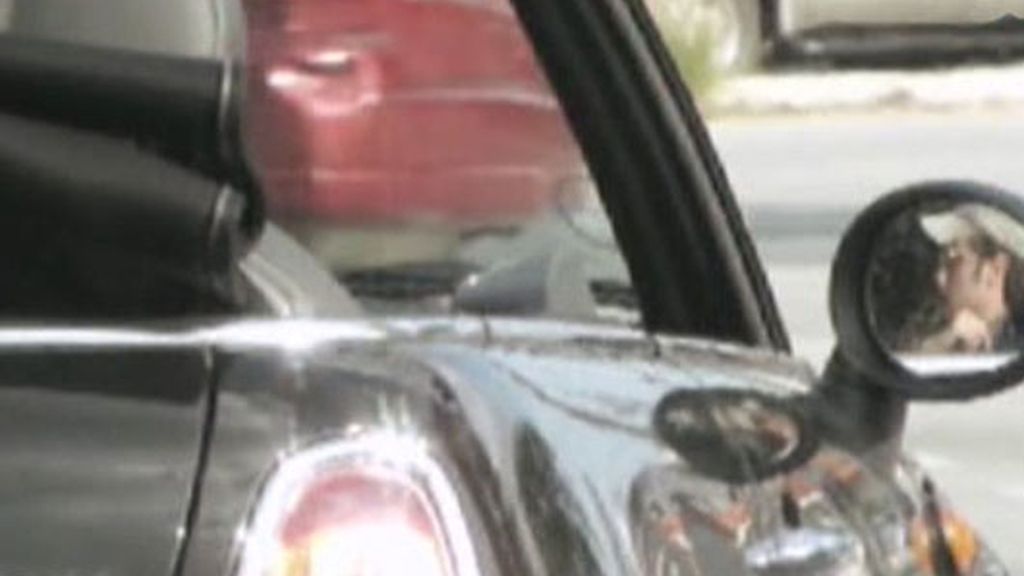 Nacho Polo se pasea en descapotable por Miami