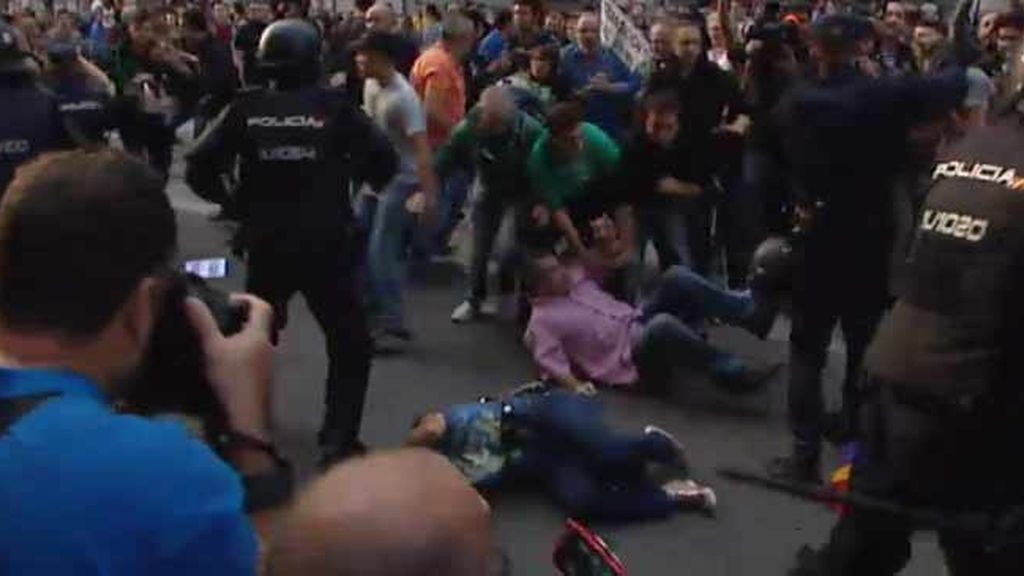 La Policía carga contra una nueva marcha de la Coordinadora 25S