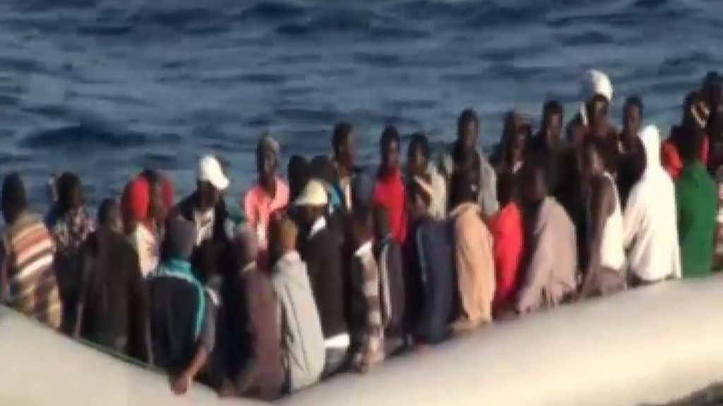 La Marina portuguesa rescata casi un centenar de inmigrantes a la deriva