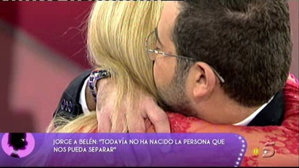 Blén Esteban y Jorge Javíer Vázquez se funden en un abrazo para despejar las dudas sobre su enfrentamiento