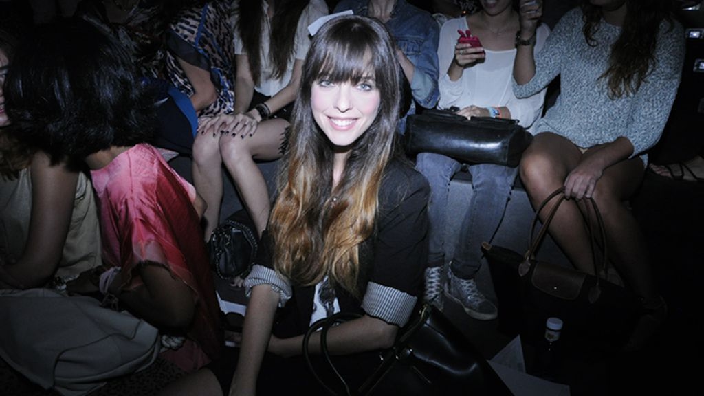 Ana Locking: Backstage, Front row y Kissing room