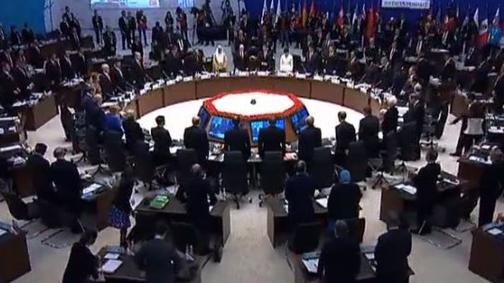 El G20 arranca con un minuto de silencio por las víctimas de los atentados de París