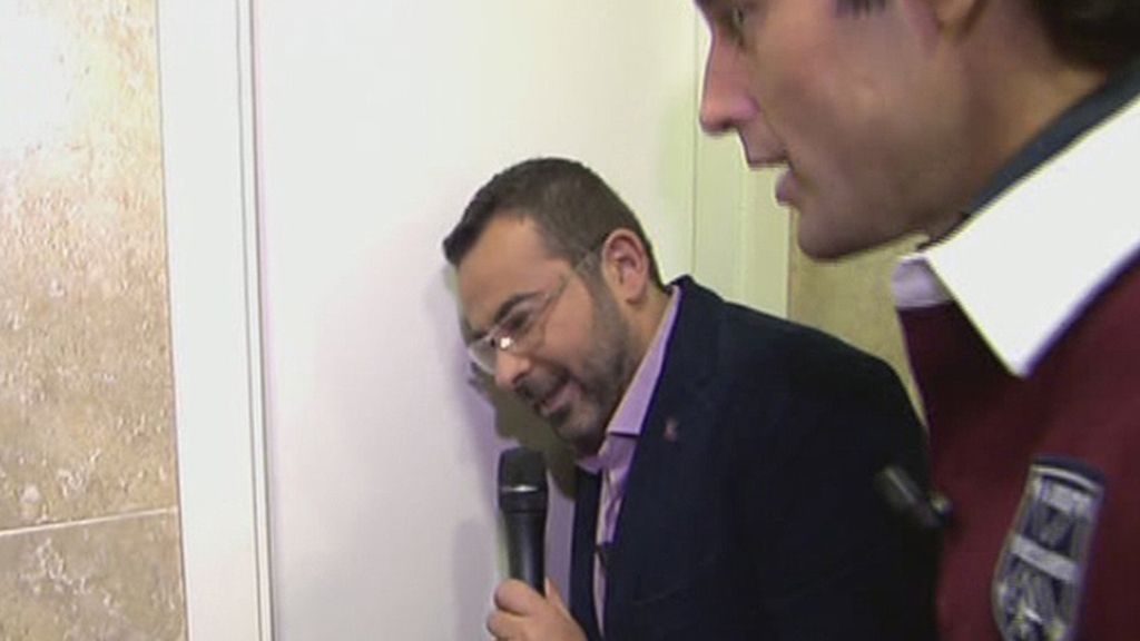 El baño se convierte en un plató improvisado