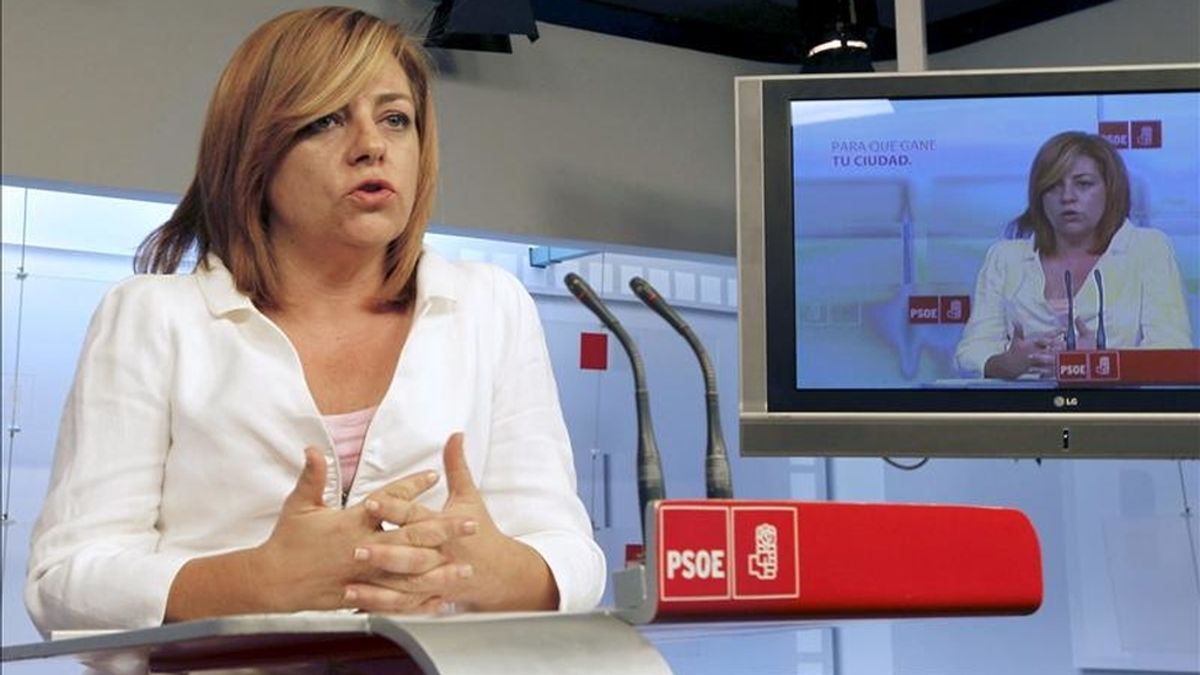 La portavoz del Comité Electoral del PSOE, Elena Valenciano, durante la rueda de prensa ofrecida esta tarde en la sede socialista en Madrid, en la que ha admitido que ésta no será una buena noche para el PSOE", ya que "posiblemente" perderá algunos de sus gobiernos municipales y autonómicos, lo que ha achacado a "un malestar clarísimo" de la sociedad debido a la crisis económica. EFE La portavoz del Comité Electoral del PSOE, Elena Valenciano, durante la rueda de prensa ofrecida esta tarde en la sede socialista en Madrid, en la que ha admitido que ésta no será una buena noche para el PSOE", ya que "posiblemente" perderá algunos de sus gobiernos municipales y autonómicos, lo que ha achacado a "un malestar clarísimo" de la sociedad debido a la crisis económica. EFE