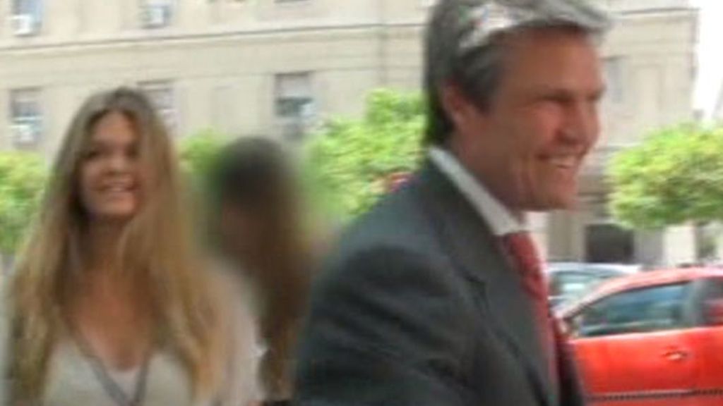 Espartaco y Patricia Rato, juntos en la comunión de su hijo Juan