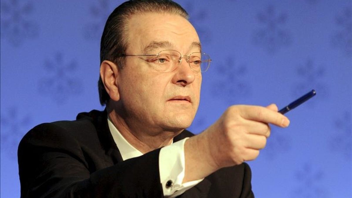 El presidente del banco suizo UBS, Oswald Grüber, da una rueda de prensa para anunciar los resultados obtenidos en el cuarto trimestre del 2010 en Zúrich (Suiza). EFE/Archivo