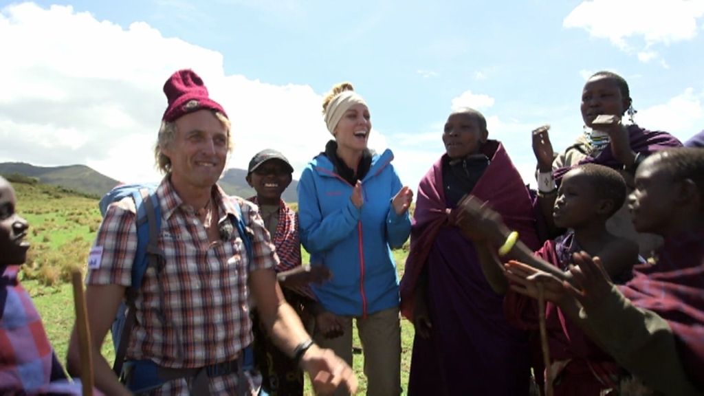 Una tribu Masai le canta a Edurne su propia versión de ‘Amanecer’