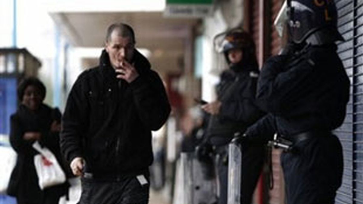 Varios policías en las calles de Manchester. Foto:AP