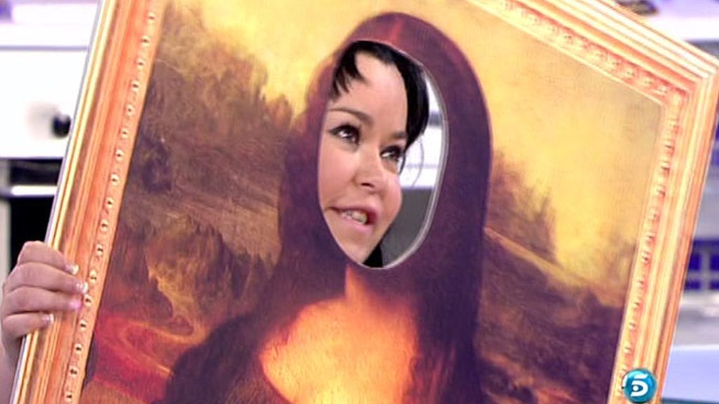 La reportera cambia el rostro de la pintura