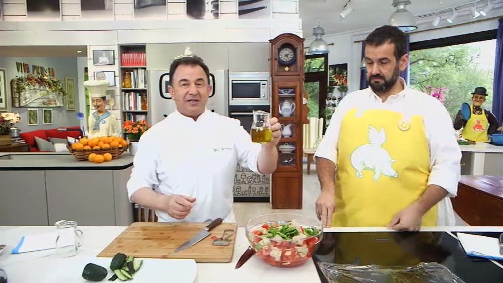 Berasategui hace una gazpacho andaluz histórico en 'Robin Food'