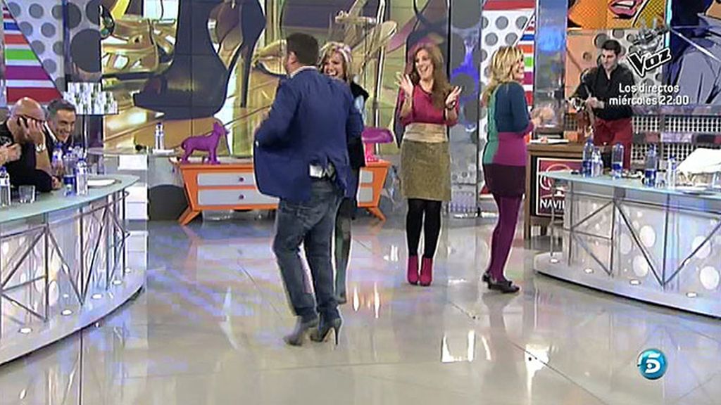 Jorge Javier Vázquez comprueba lo que es andar con tacones