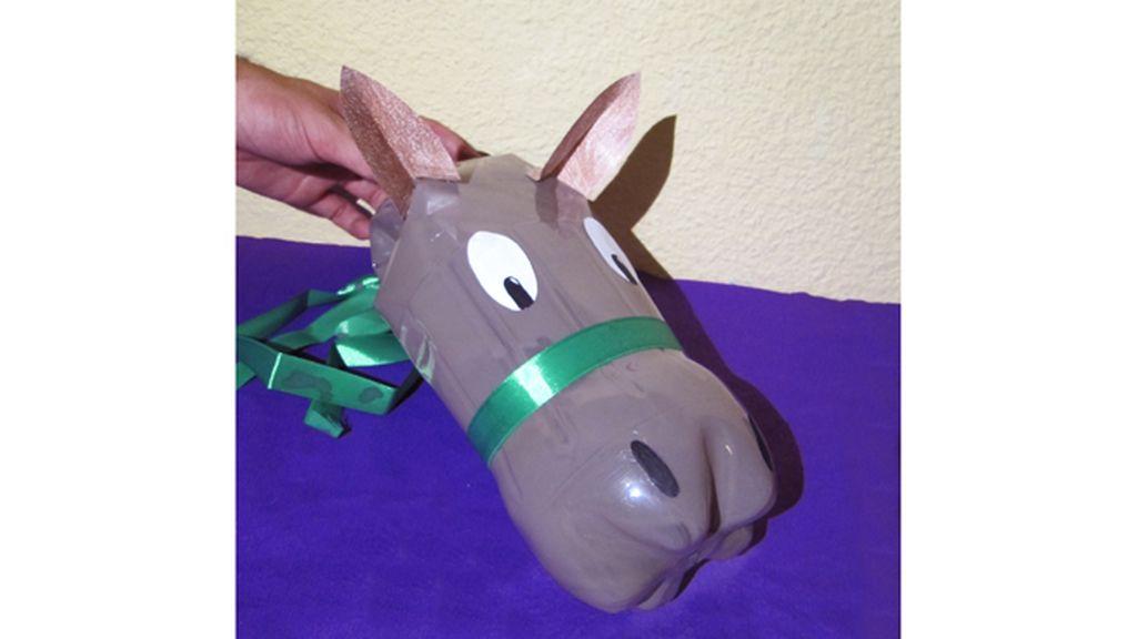 Crea un fantástico caballo a partir de una botella de plástico