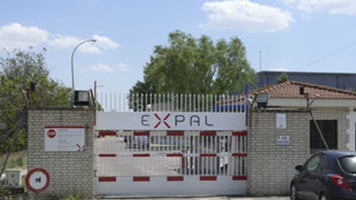 Vista de la entrada de la fábrica de armas de El Gordo. Foto: EFE.