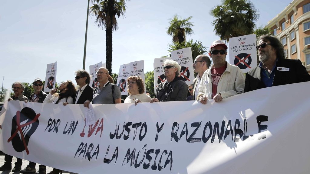 Los músicos se tapan la boca por la bajada del IVA cultural