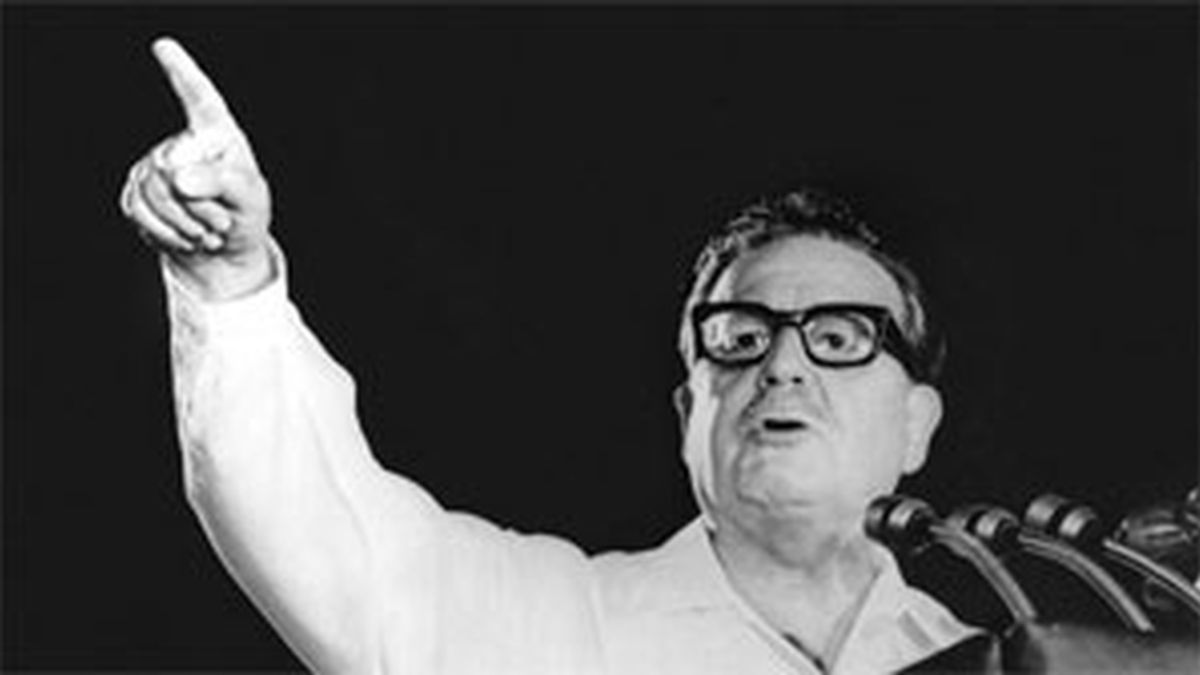 Salvador Allende durante un discurso. Foto: AP.