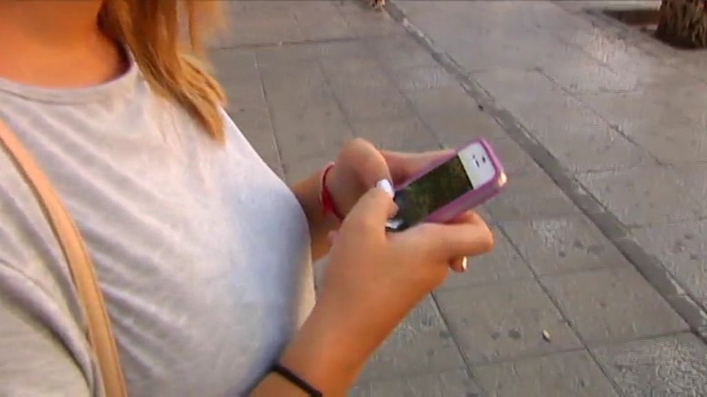 El nuevo síndrome del siglo XXI: la mala postura por mirar el móvil