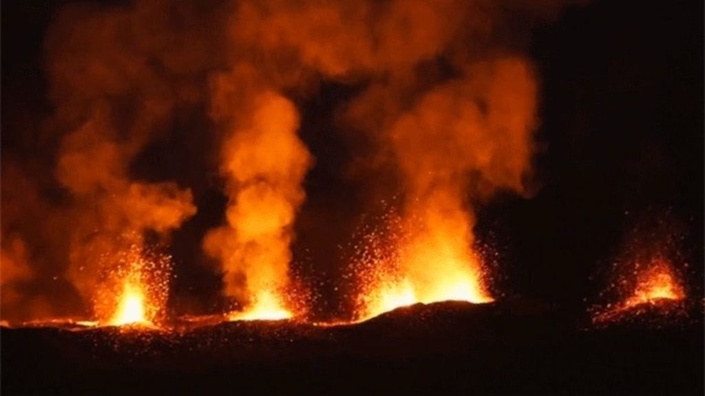 Entra en erupción el volcán de la isla francesa de La Reunión
