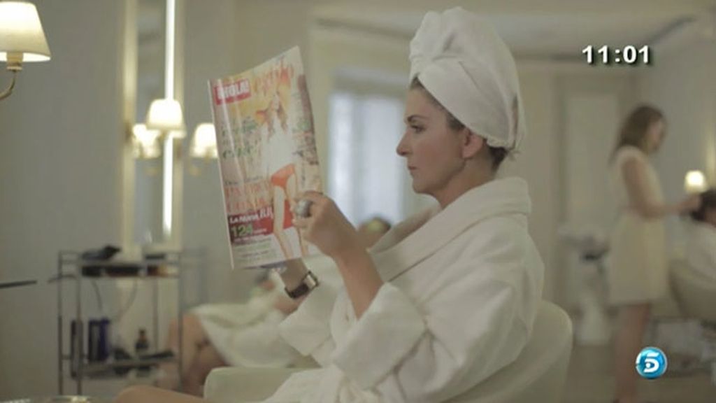 Paloma Barrientos, Marisa Martín Blázquez, Beatriz Cortázar, Paloma García Pelayo y Miguel Ángel Nicolas, cotilleos en la peluquería