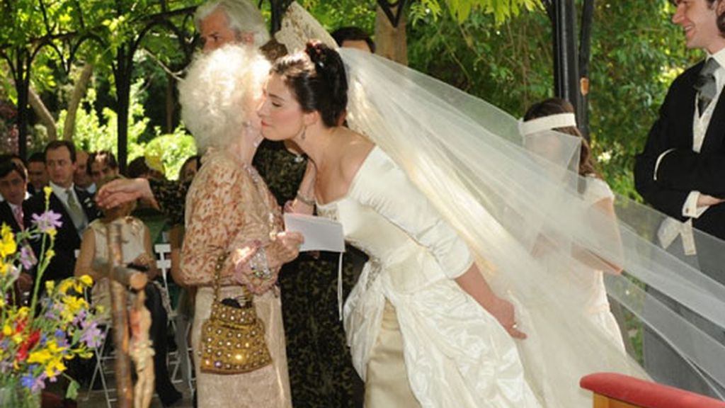 La Duquesa, feliz en la boda de su nieto