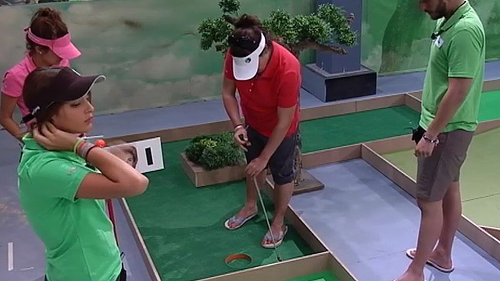 Vestidos como señoritos: con viseras y polos