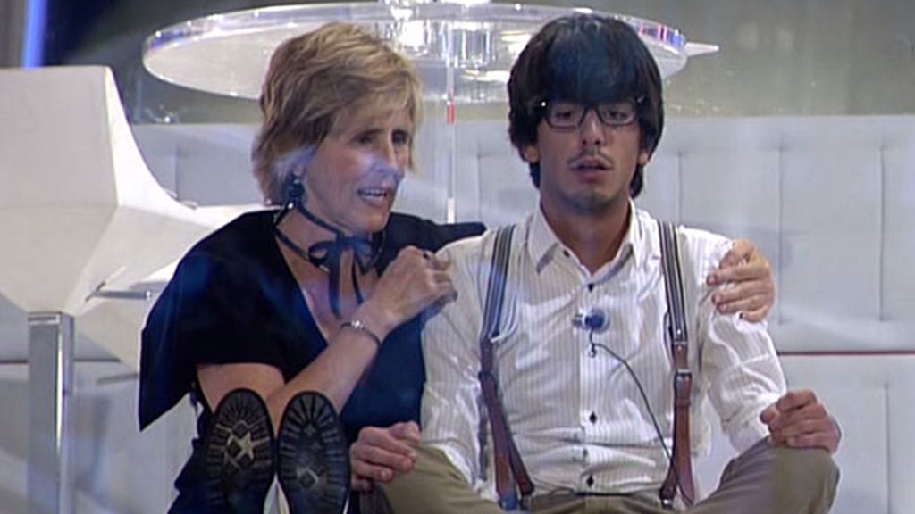 Dani salta, grita y acaba en el suelo tras saber que es finalista Dani salta, grita y acaba en el suelo tras saber que es finalista