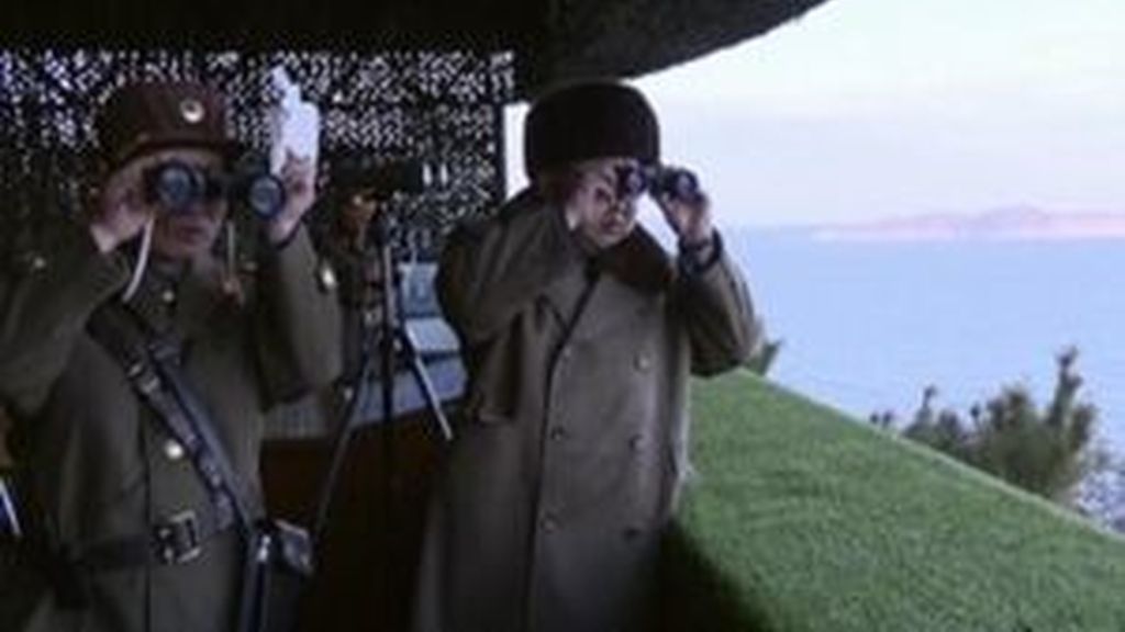 El líder norcoreano presume de artillería