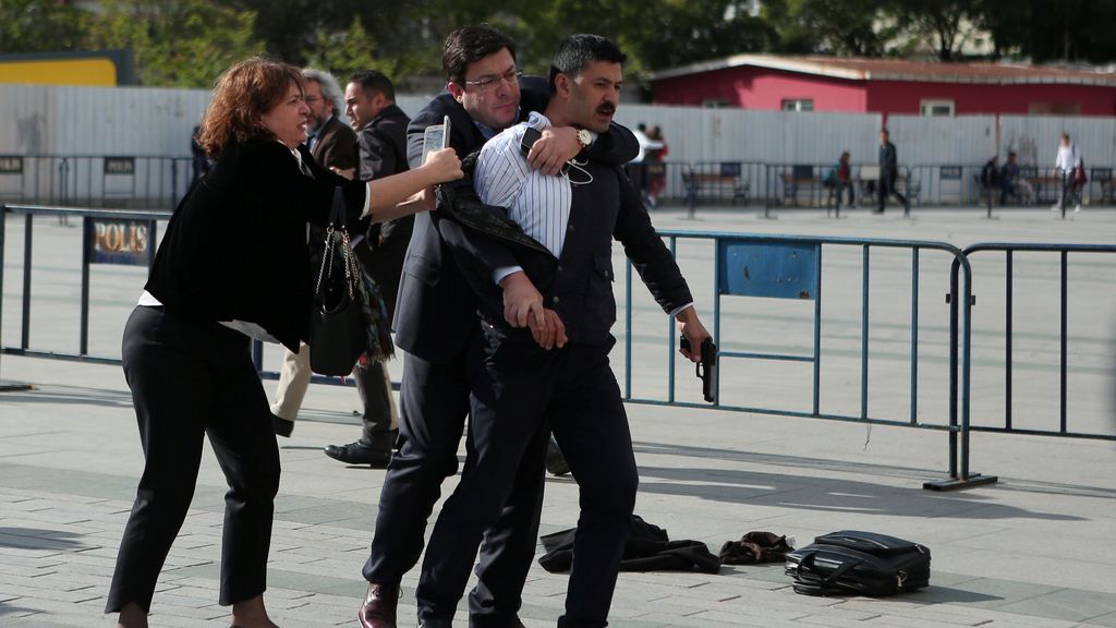 Disparan al periodista turco Can Dündar por desvelar un supuesto envío de armas a Siria