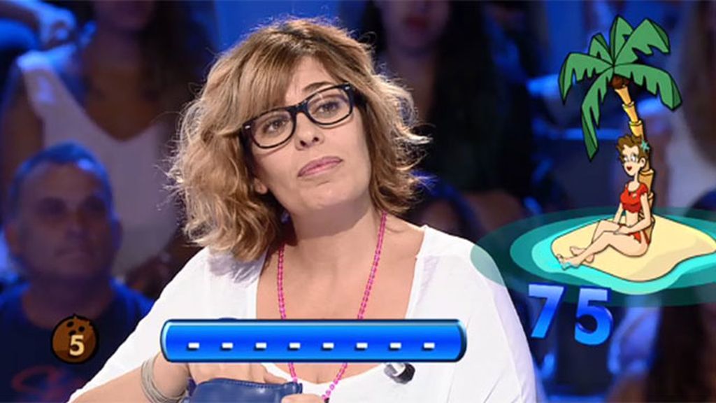 Christian, al ver a Neus rebuscar en su bolso: "¿Me has traído merienda?"