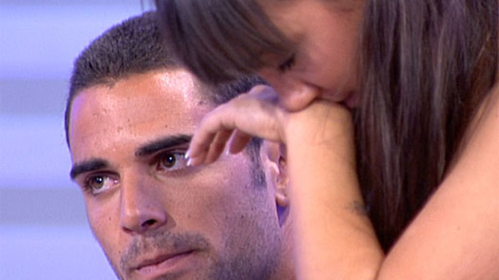 Un tronista entre dos pretendientas