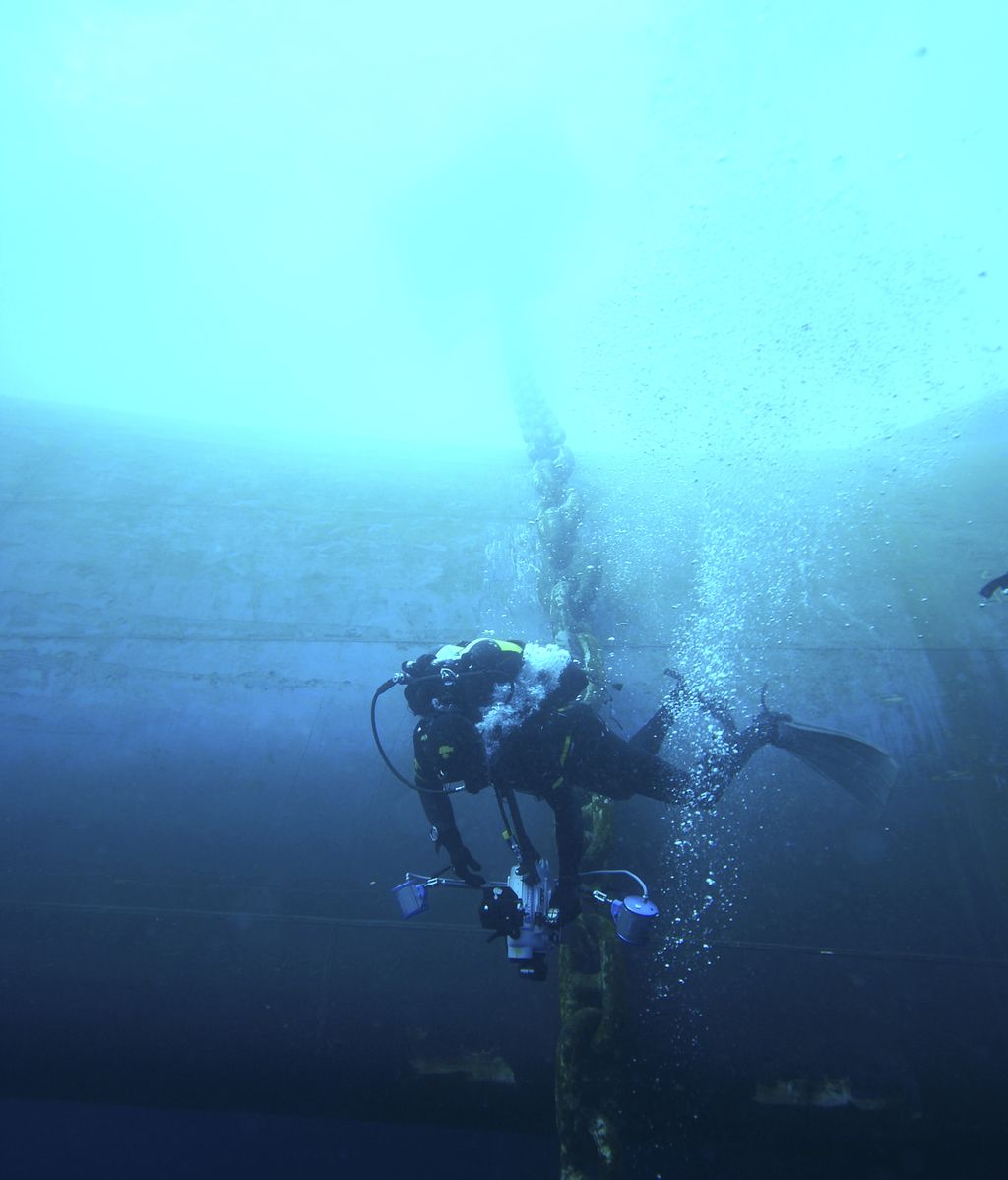 El 'Costa Concordia', bajo el mar
