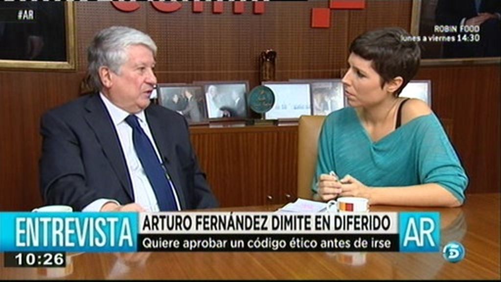 Arturo Fernández dimite por las tarjetas opacas: "No hice nada inmoral"