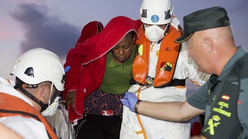 Rescatan a 53 personas que viajaban en una patera